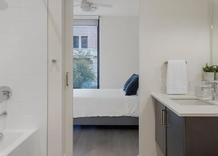 Landing Stylish 2Bd Courtyard Clubhouse *