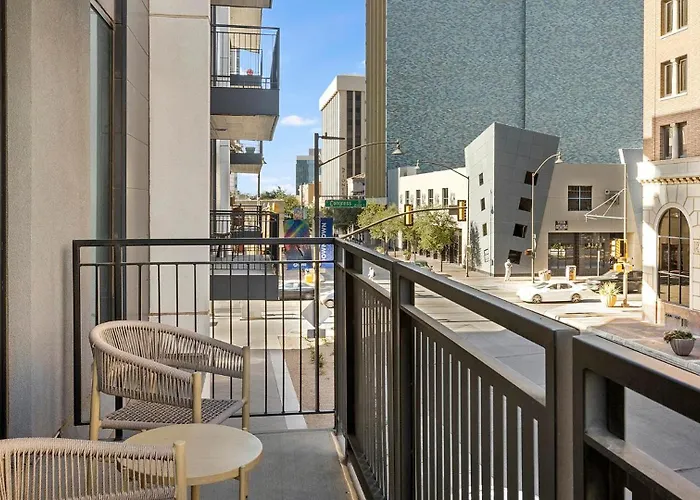 Landing Stylish 2Bd Courtyard Clubhouse Apartment *
