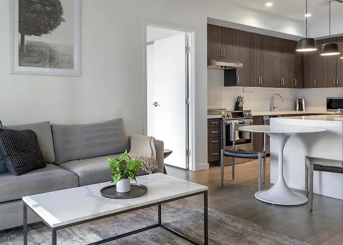 Landing Stylish 2Bd Courtyard Clubhouse Apartment *