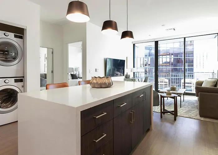 Landing Stylish 2Bd Courtyard Clubhouse Apartment *