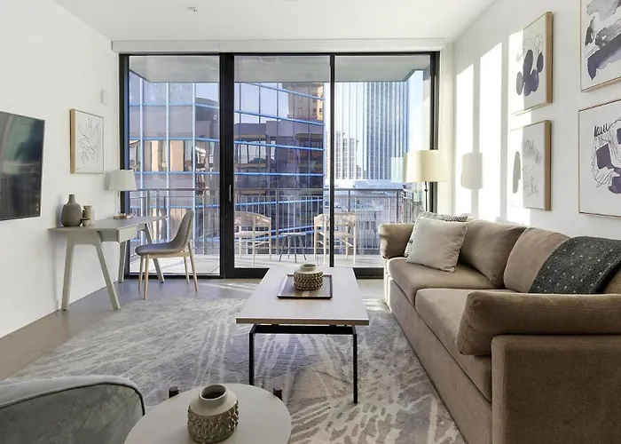 Landing Stylish 2Bd Courtyard Clubhouse